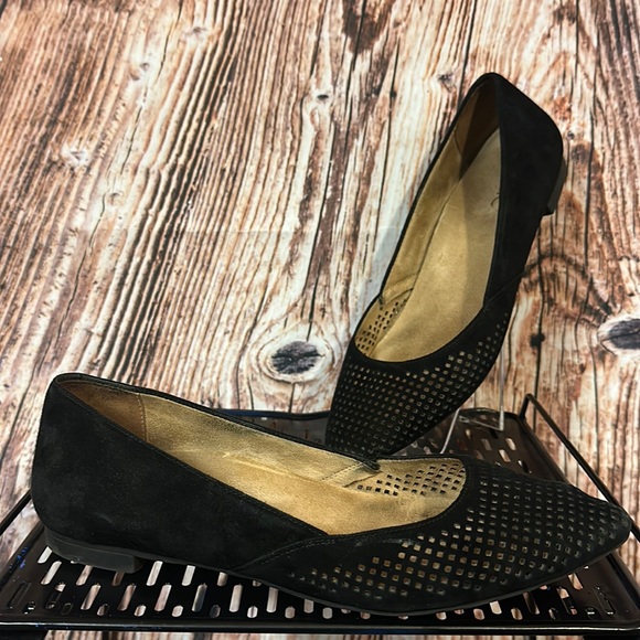 Vionic Shoes - Vionic Posey Perforated Flats Womens Sz. 9